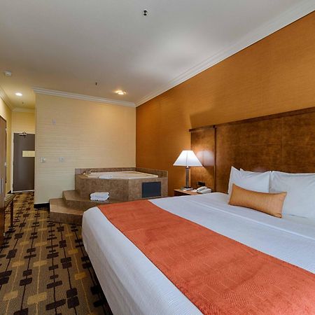 Best Western Plus Delta Inn & Suites Oakley Eksteriør billede