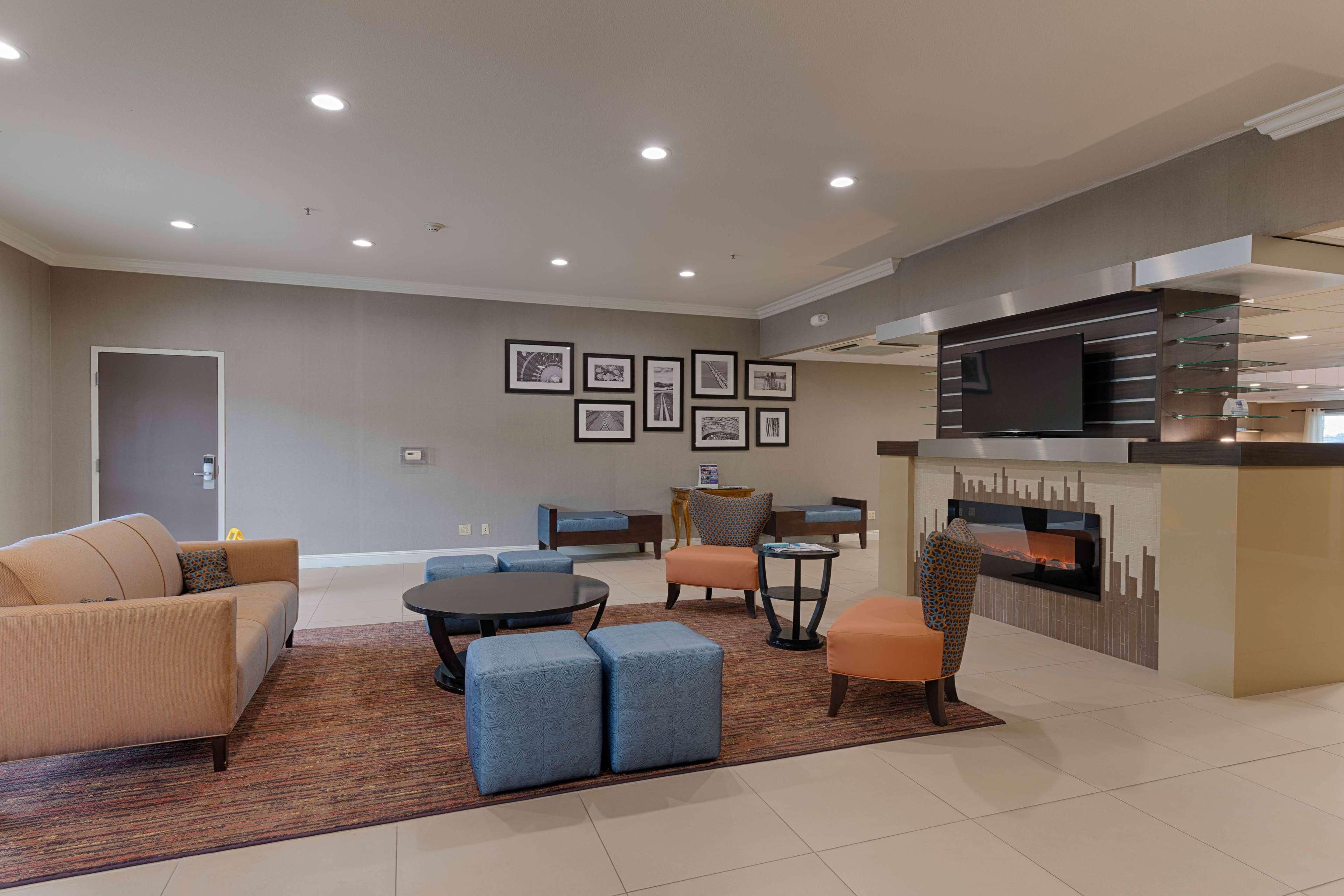Best Western Plus Delta Inn & Suites Oakley Eksteriør billede