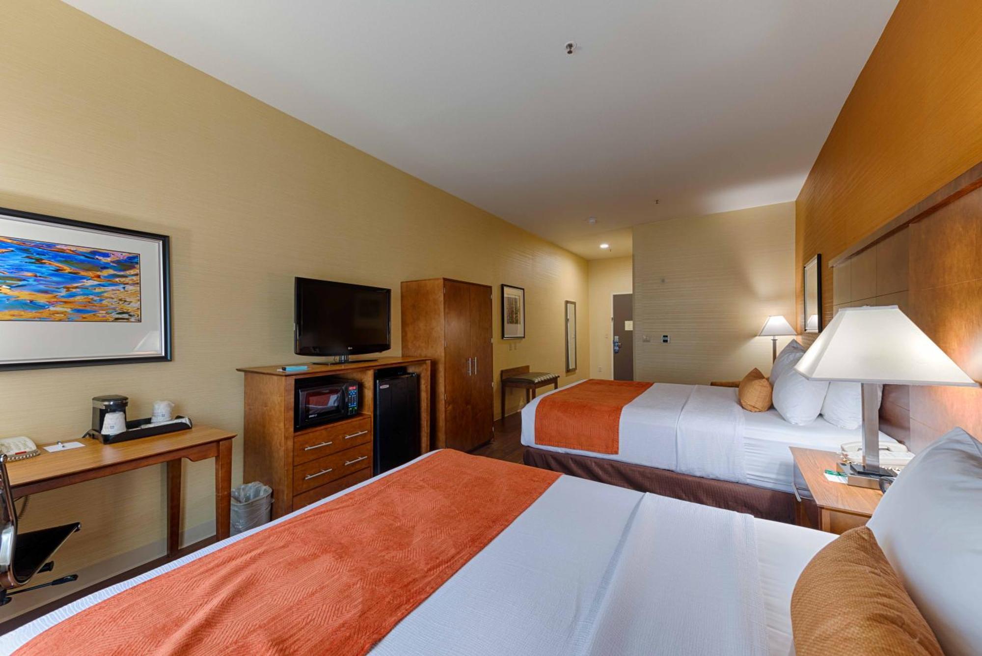 Best Western Plus Delta Inn & Suites Oakley Eksteriør billede