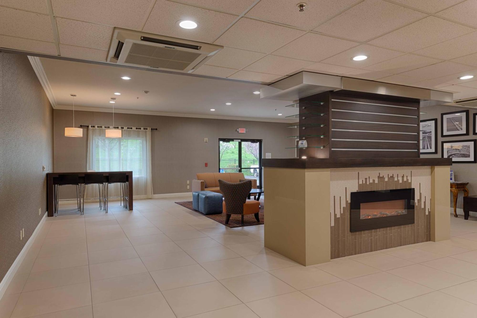 Best Western Plus Delta Inn & Suites Oakley Eksteriør billede