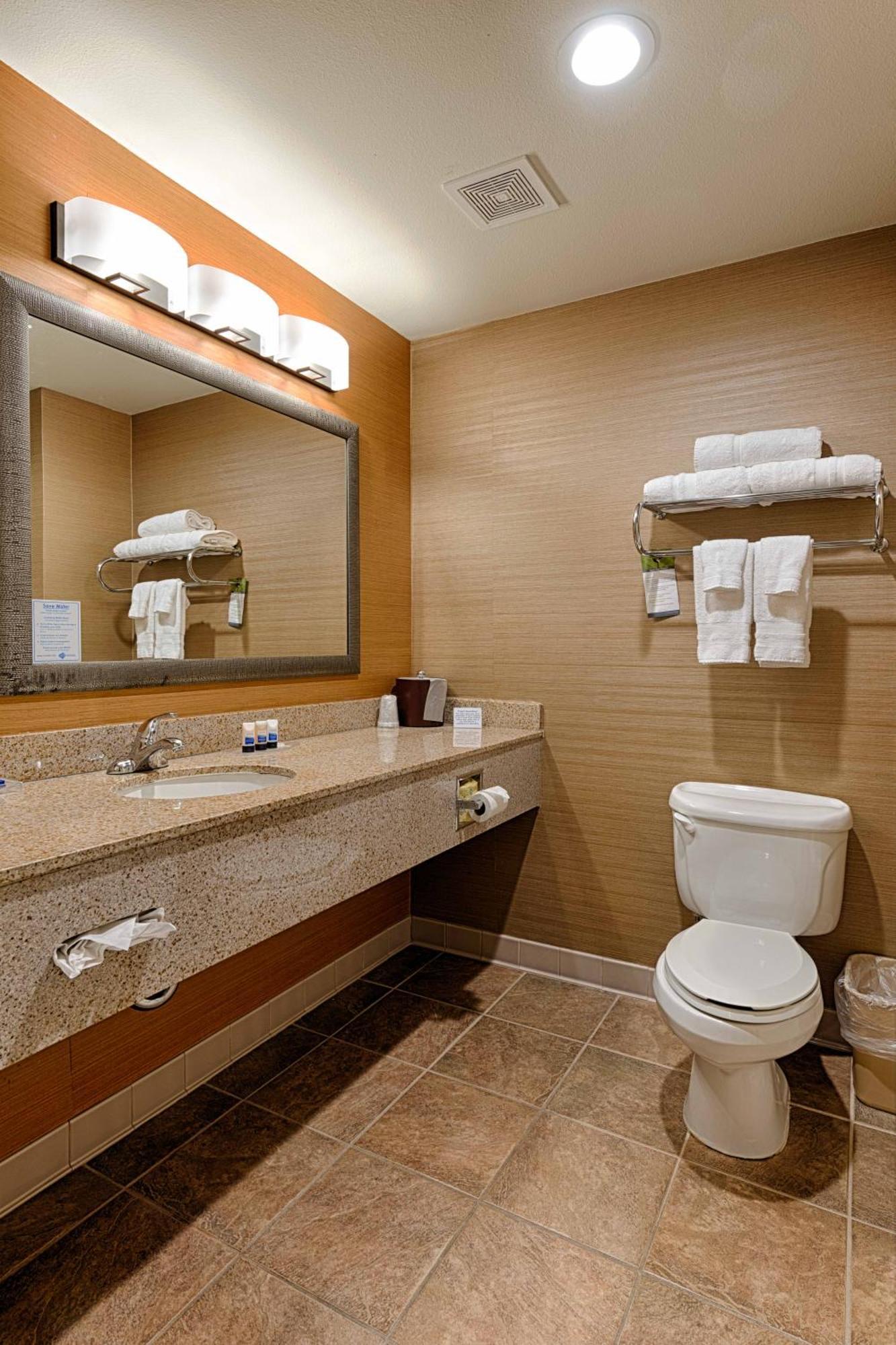 Best Western Plus Delta Inn & Suites Oakley Eksteriør billede