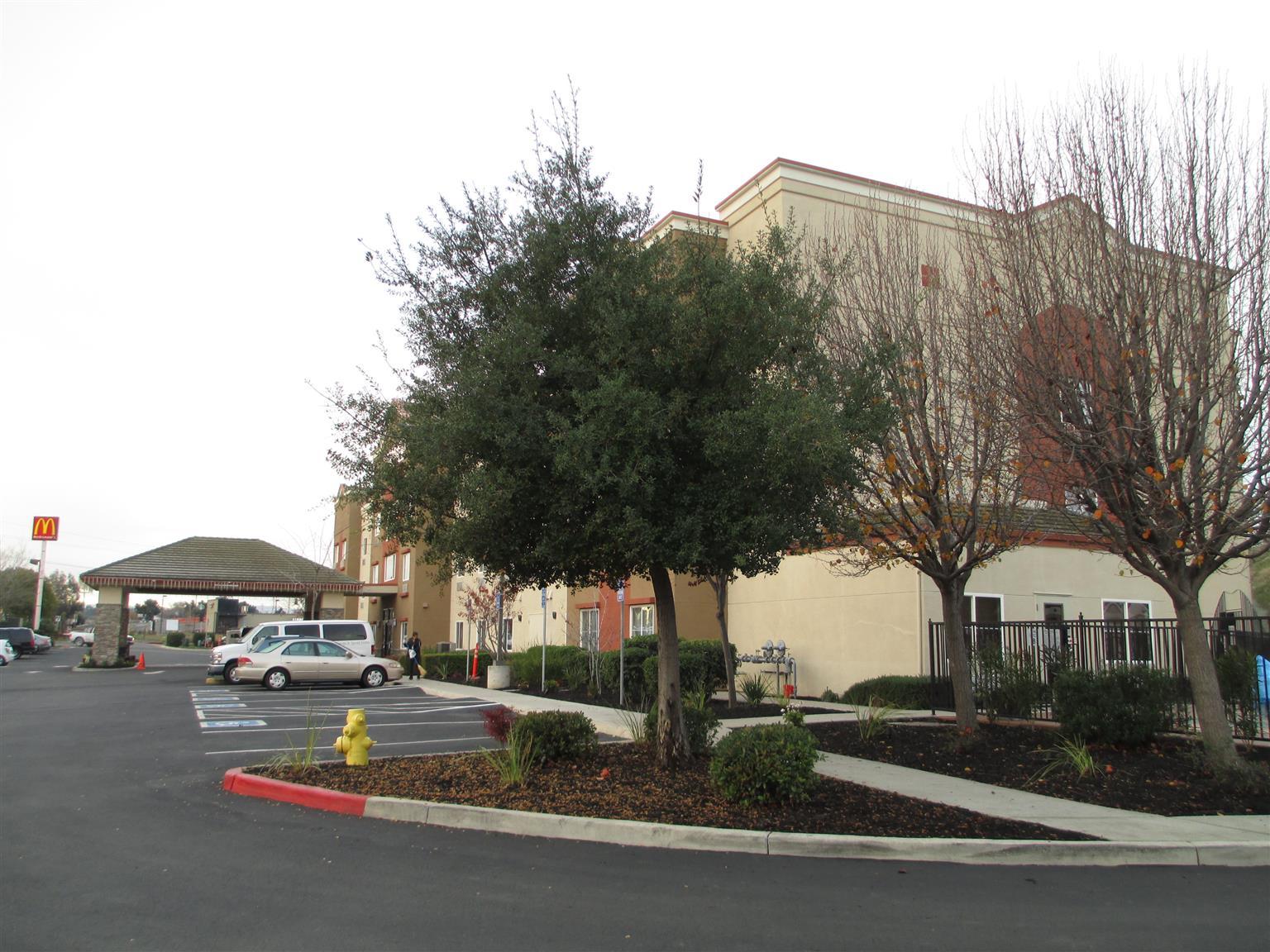Best Western Plus Delta Inn & Suites Oakley Eksteriør billede