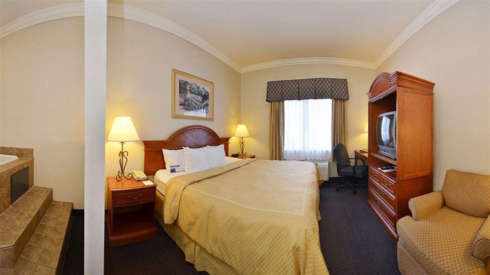 Best Western Plus Delta Inn & Suites Oakley Eksteriør billede
