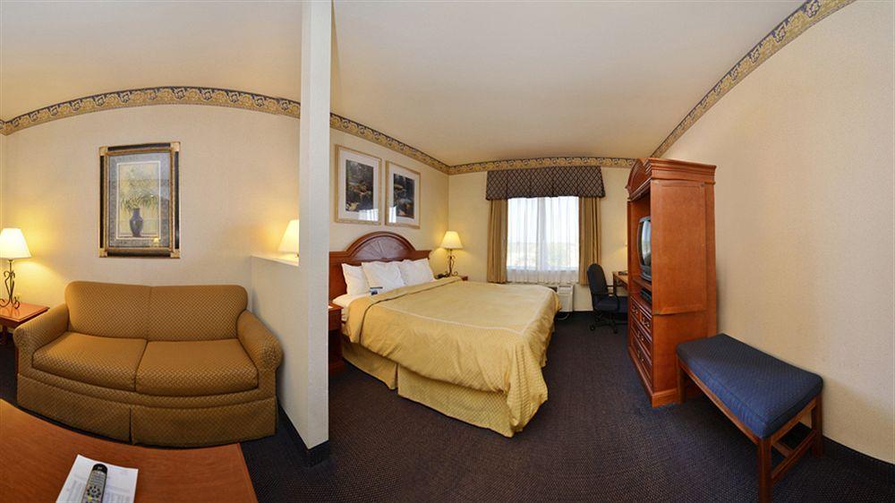 Best Western Plus Delta Inn & Suites Oakley Eksteriør billede