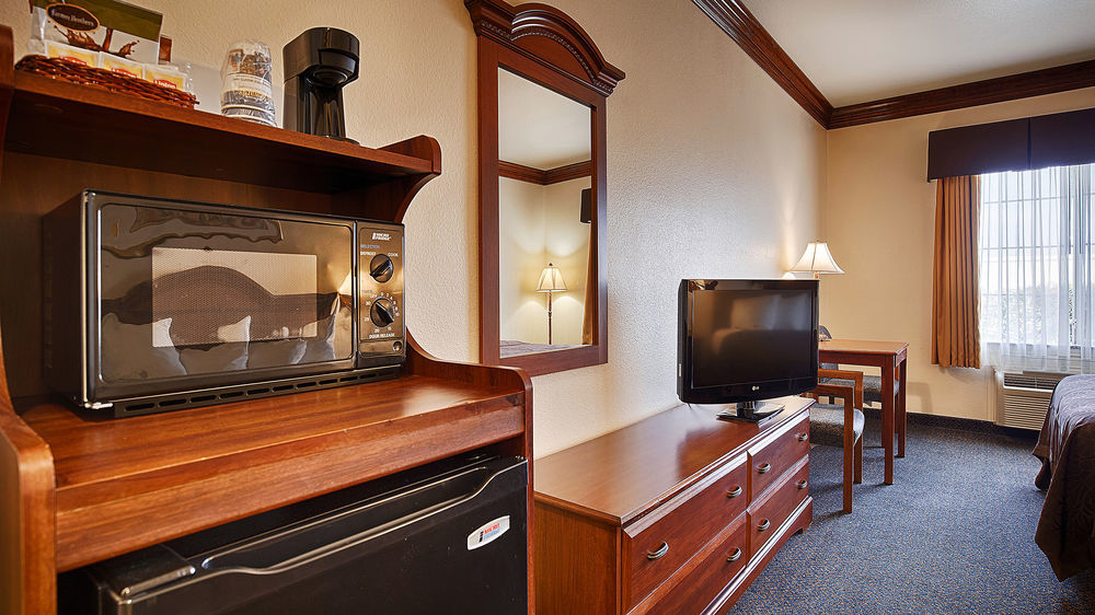 Best Western Plus Delta Inn & Suites Oakley Eksteriør billede