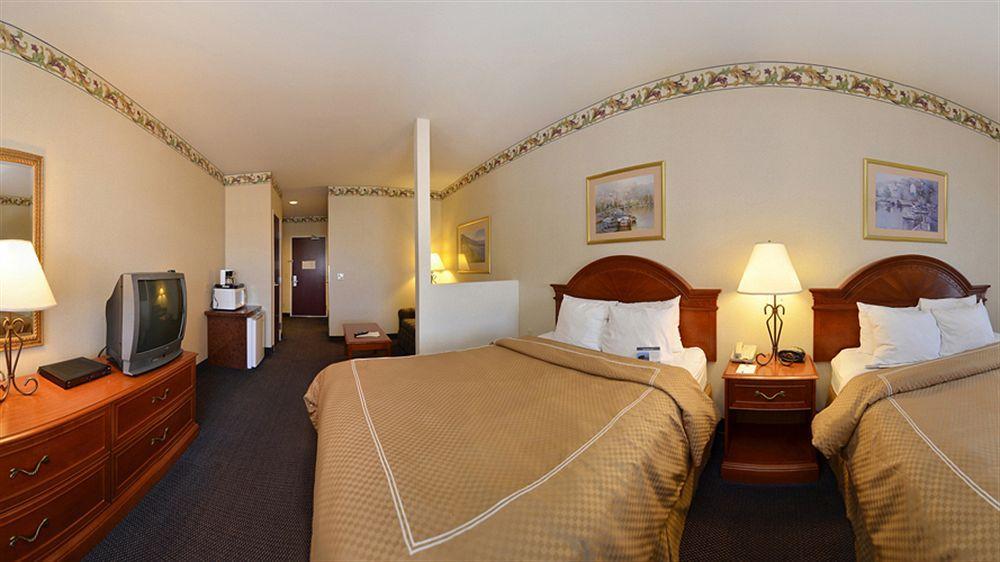 Best Western Plus Delta Inn & Suites Oakley Eksteriør billede