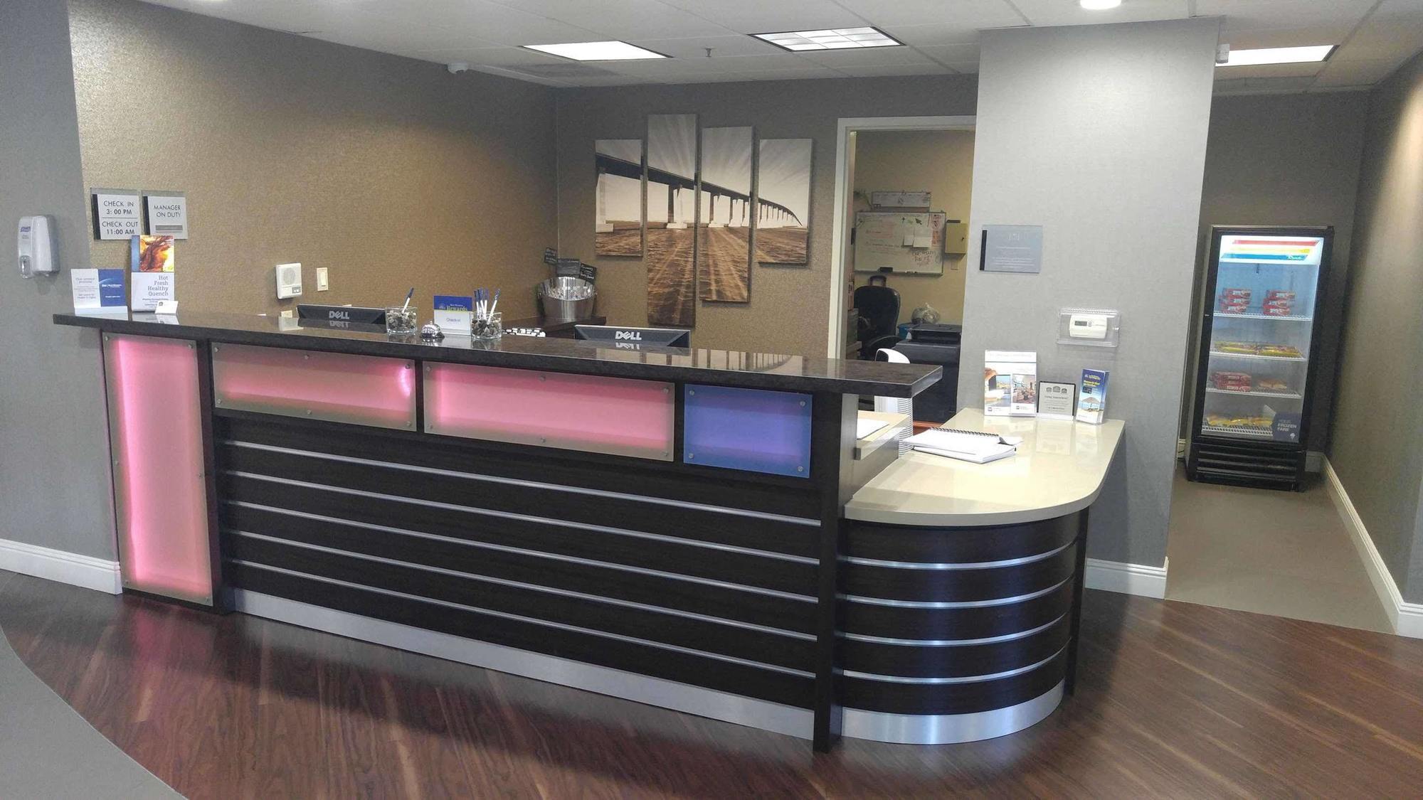 Best Western Plus Delta Inn & Suites Oakley Eksteriør billede