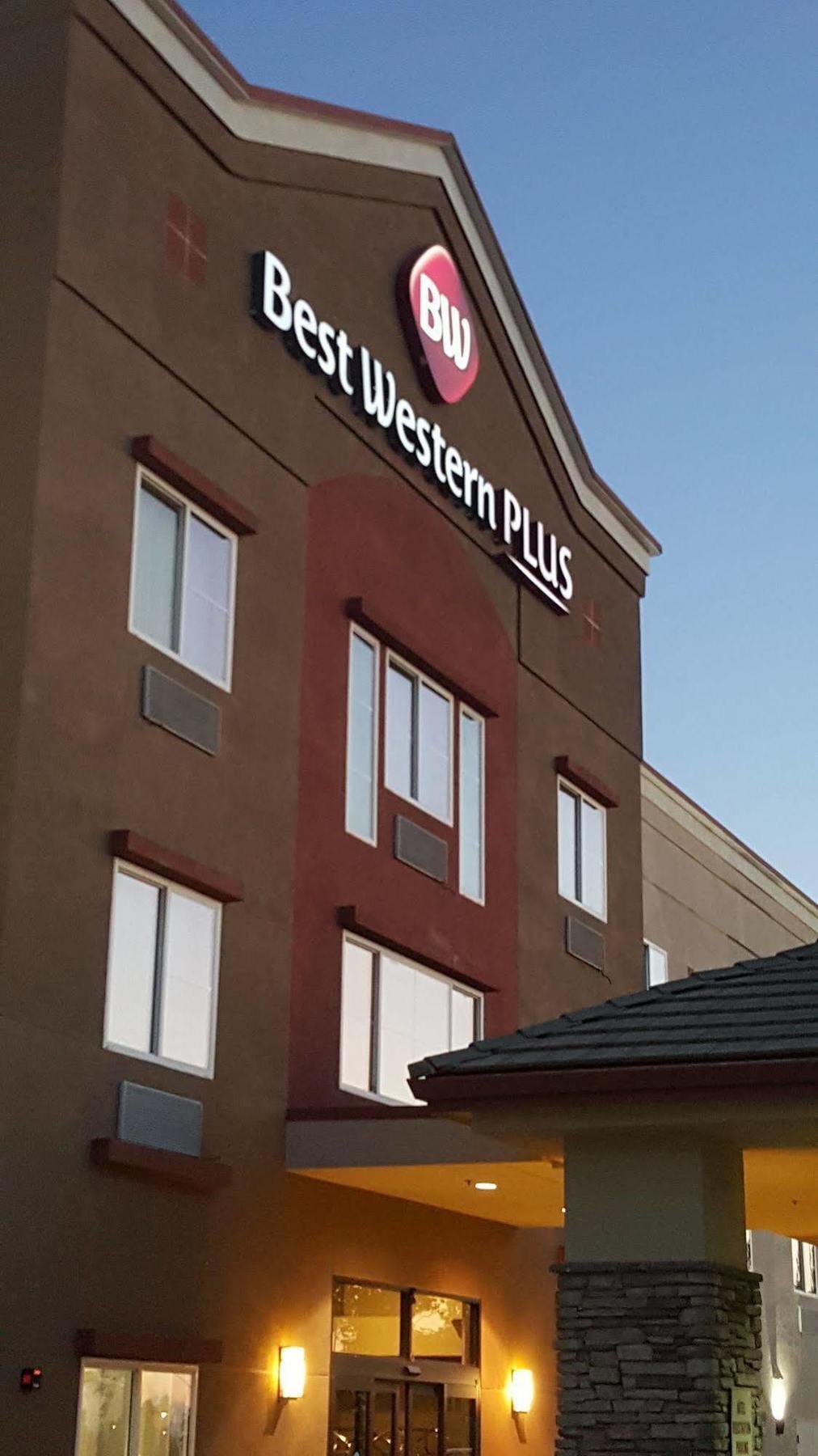 Best Western Plus Delta Inn & Suites Oakley Eksteriør billede