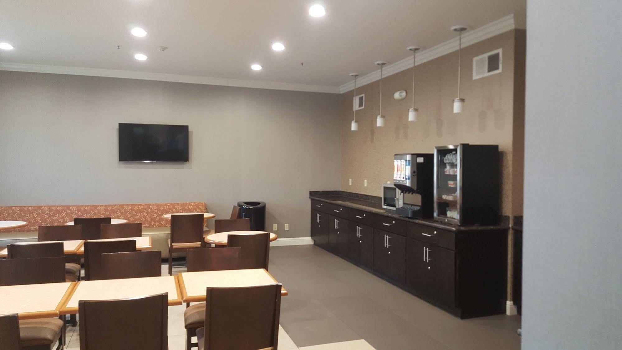 Best Western Plus Delta Inn & Suites Oakley Eksteriør billede